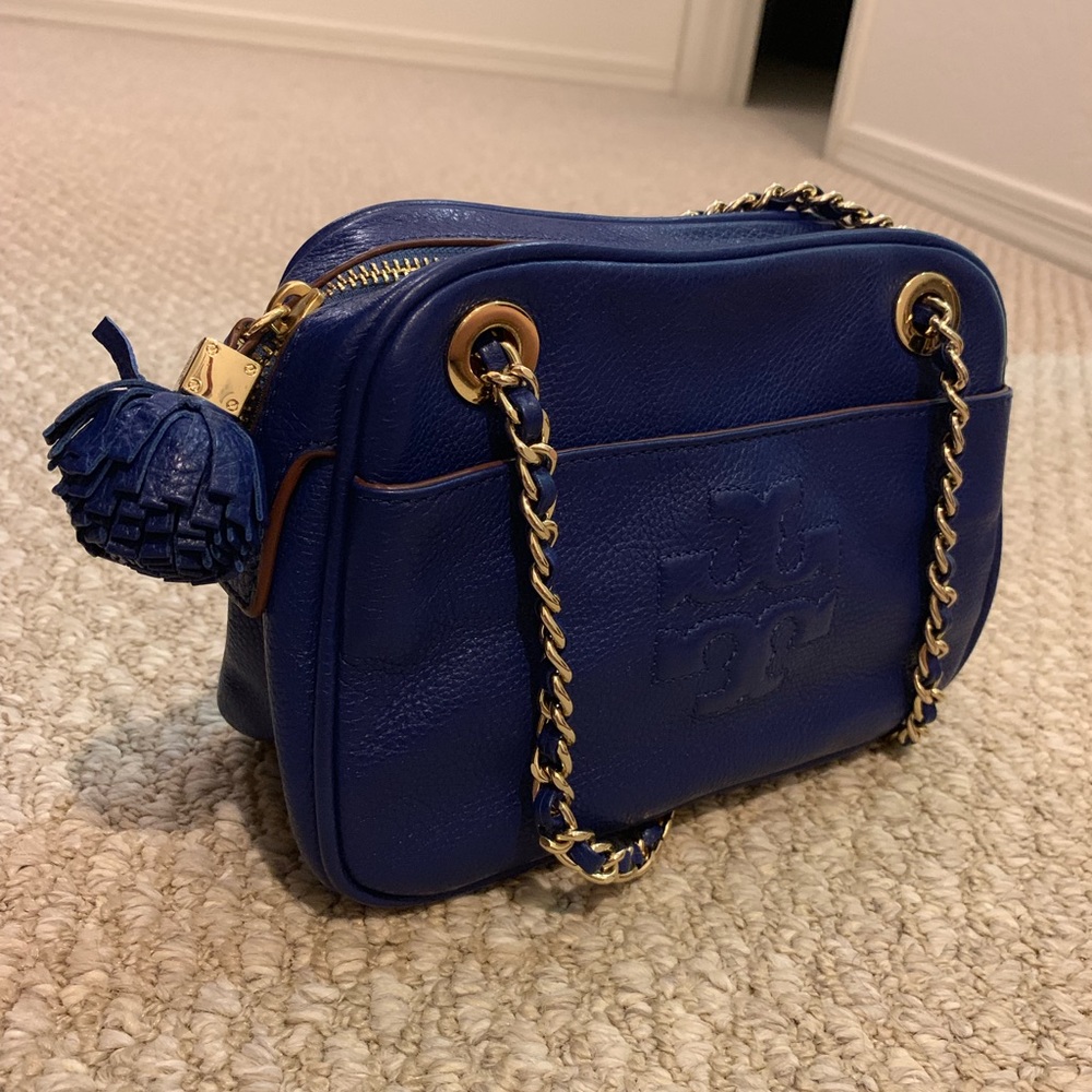 Tory Burch Cobalt Blue Pebbled Leather Chain Crossbody with Tassel - Picture 2 of 11